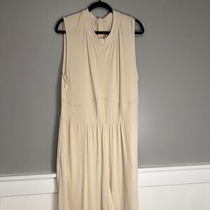 Elegant Cream Sleeveless pantsuit